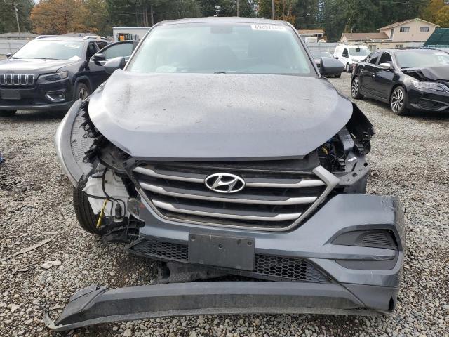 KM8J2CA44JU605808 - 2018 HYUNDAI TUCSON SE رمادي صورة 5