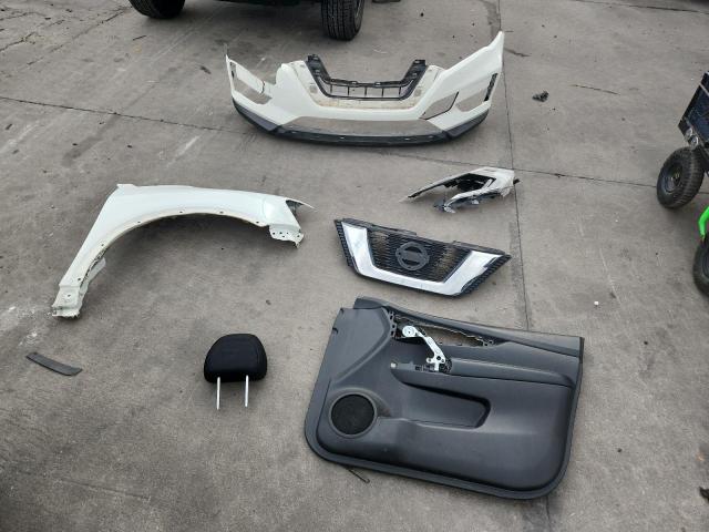 KNMAT2MV5HP557132 - 2017 NISSAN ROGUE S WHITE photo 13