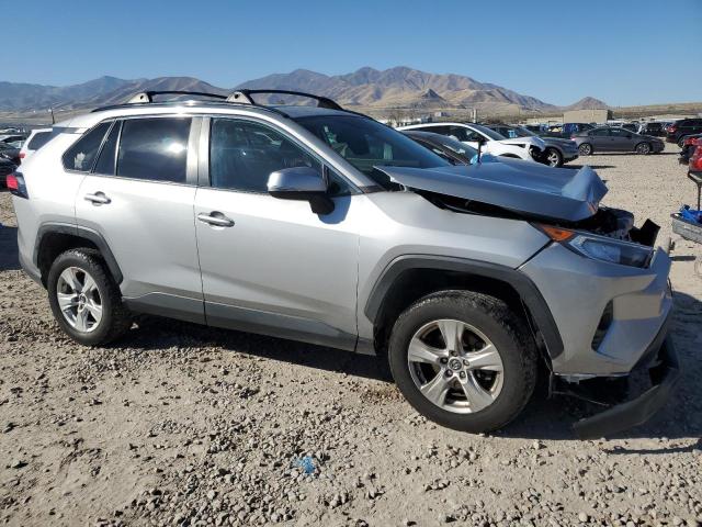 2T3P1RFV1KW041805 - 2019 TOYOTA RAV4 XLE Күміс фото 4