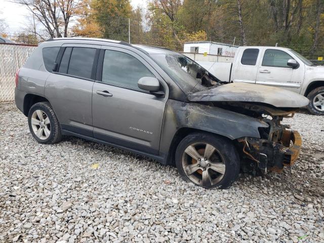 1C4NJDEB2ED521743 - 2014 JEEP COMPASS LATITUDE GRAY photo 4