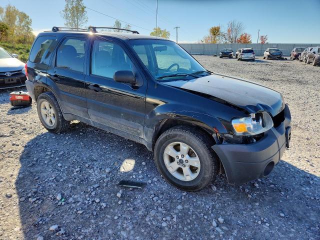 1FMYU93105KB49578 - 2005 FORD ESCAPE XLT BLACK photo 4