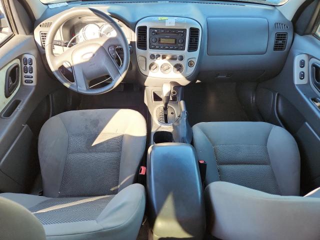 1FMYU93105KB49578 - 2005 FORD ESCAPE XLT BLACK photo 8