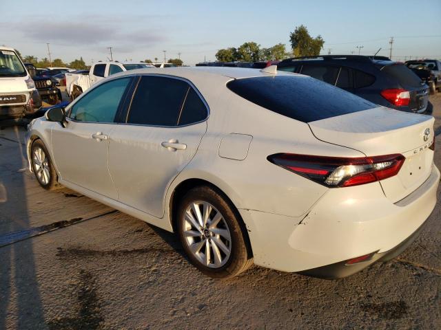 4T1C11AK0NU069640 - 2022 TOYOTA CAMRY LE WHITE photo 2