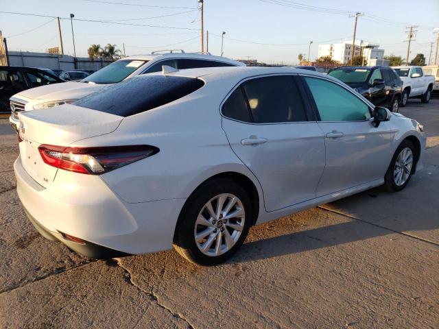4T1C11AK0NU069640 - 2022 TOYOTA CAMRY LE WHITE photo 3