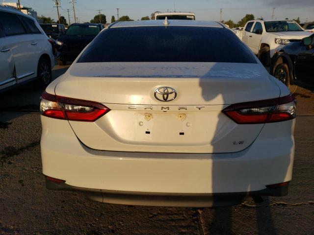 4T1C11AK0NU069640 - 2022 TOYOTA CAMRY LE WHITE photo 6