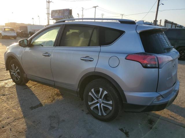 2T3ZFREV5HW372357 - 2017 TOYOTA RAV4 LE ვერცხლისფერი ფოტო 2