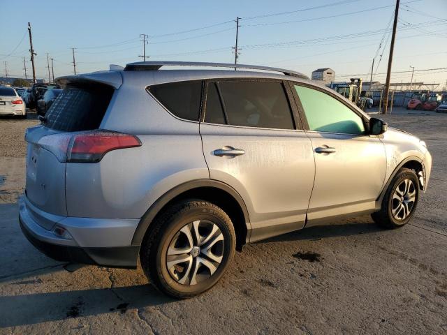2T3ZFREV5HW372357 - 2017 TOYOTA RAV4 LE ვერცხლისფერი ფოტო 3