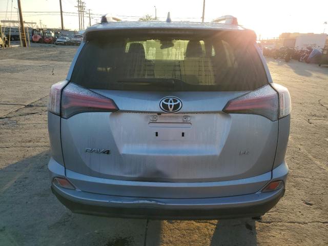 2T3ZFREV5HW372357 - 2017 TOYOTA RAV4 LE ვერცხლისფერი ფოტო 6