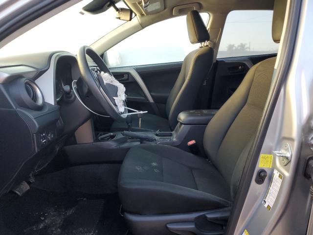 2T3ZFREV5HW372357 - 2017 TOYOTA RAV4 LE ვერცხლისფერი ფოტო 7