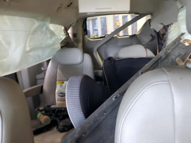 2A8HR54P18R658384 - 2008 CHRYSLER TOWN & COU TOURING Silber Foto 10