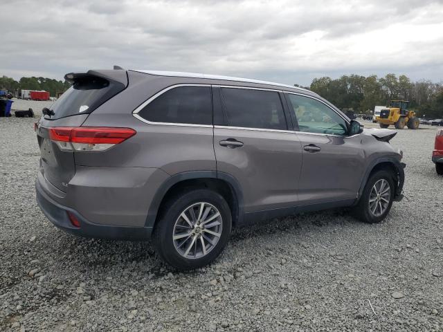 5TDKZRFH8KS557514 - 2019 TOYOTA HIGHLANDER SE Gris photo 3