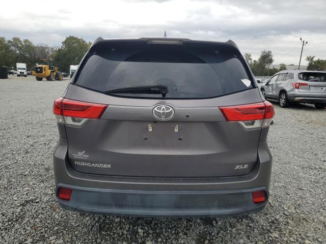 5TDKZRFH8KS557514 - 2019 TOYOTA HIGHLANDER SE Gris photo 6