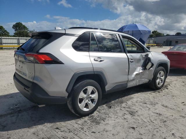 2T3W1RFV5MW118092 - 2021 TOYOTA RAV4 XLE SILVER photo 3