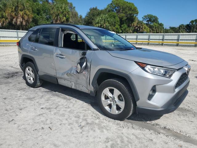 2T3W1RFV5MW118092 - 2021 TOYOTA RAV4 XLE SILVER photo 4