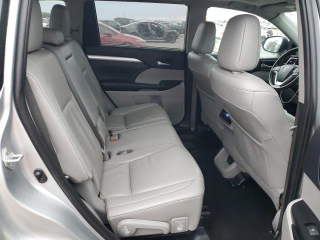 5TDKZRFH0KS573593 - 2019 TOYOTA HIGHLANDER SE SILVER photo 11