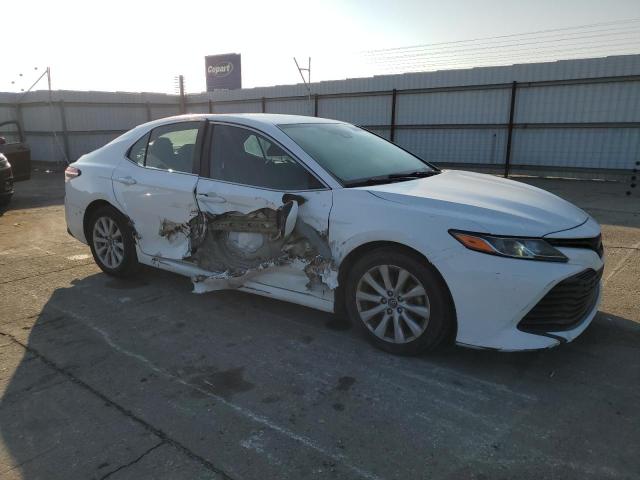 4T1B11HK5JU060959 - 2018 TOYOTA CAMRY L WHITE photo 4
