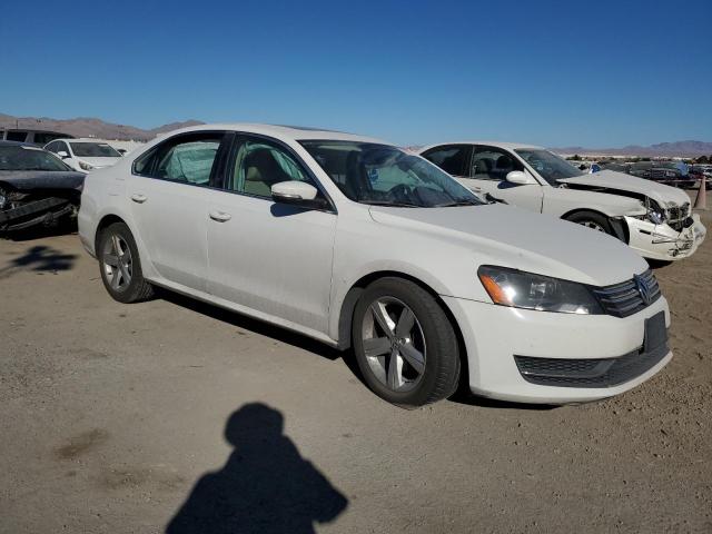 1VWBP7A34DC130466 - 2013 VOLKSWAGEN PASSAT SE თეთრი ფოტო 4