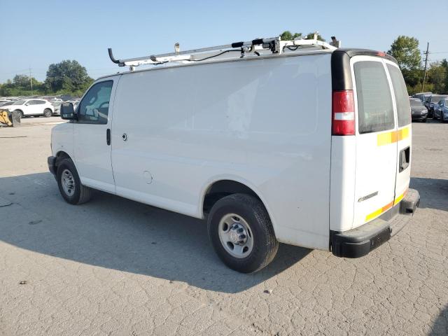 1GCWGAFP8J1184745 - 2018 CHEVROLET EXPRESS G2 WHITE photo 2