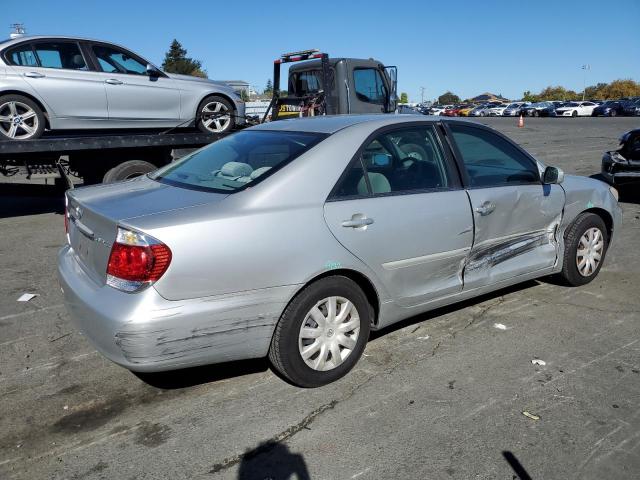 4T1BE32KX5U629898 - 2005 TOYOTA CAMRY LE SILVER photo 3