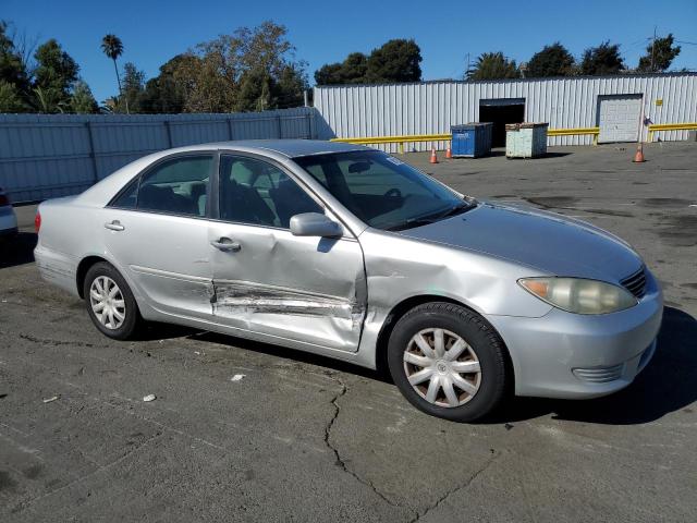 4T1BE32KX5U629898 - 2005 TOYOTA CAMRY LE SILVER photo 4