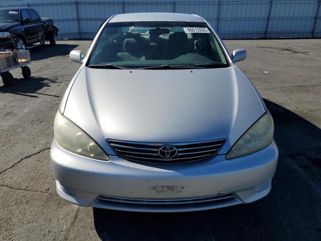 4T1BE32KX5U629898 - 2005 TOYOTA CAMRY LE SILVER photo 5