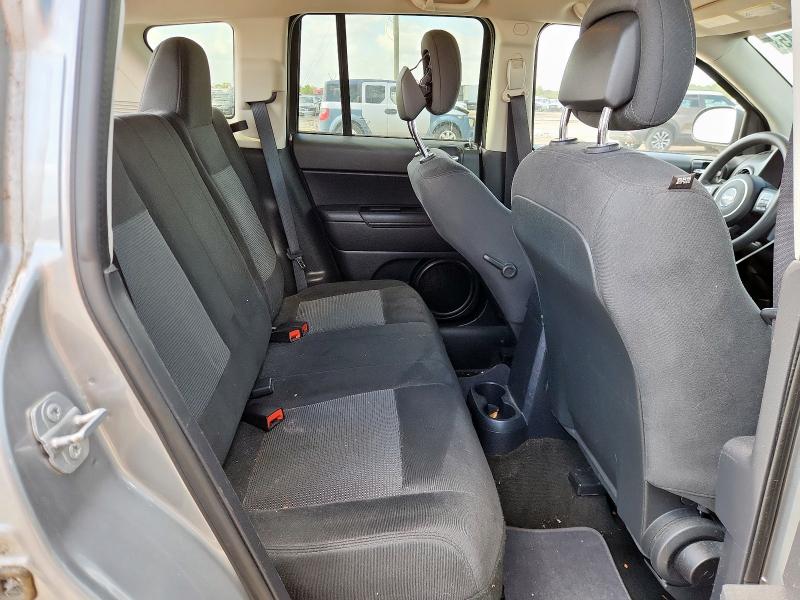 1C4NJDBB7FD379153 - 2015 JEEP COMPASS SPORT Серебристый фото 10