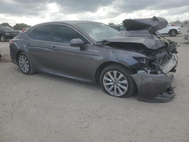 4T1C11AK9LU919536 - 2020 TOYOTA CAMRY LE GRAY photo 4