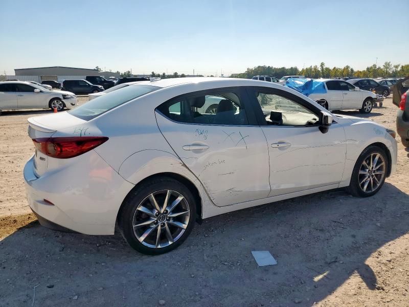3MZBN1V33JM245731 - 2018 MAZDA 3 TOURING WHITE photo 3
