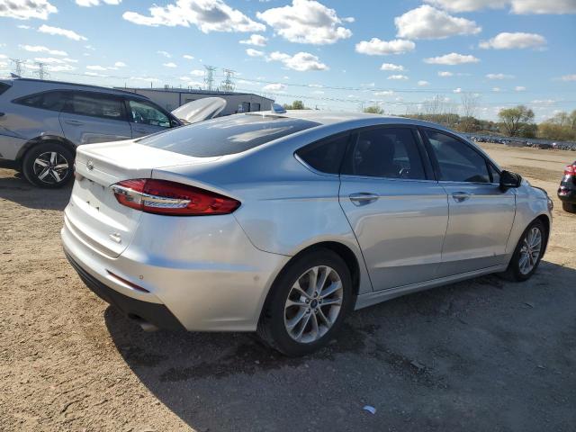3FA6P0HD3KR194917 - 2019 FORD FUSION SE ვერცხლისფერი ფოტო 3