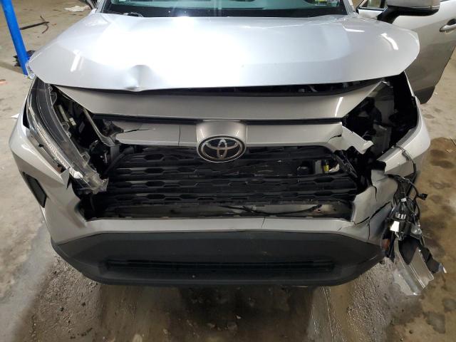 2T3P1RFV7PC376785 - 2023 TOYOTA RAV4 XLE ვერცხლისფერი ფოტო 12