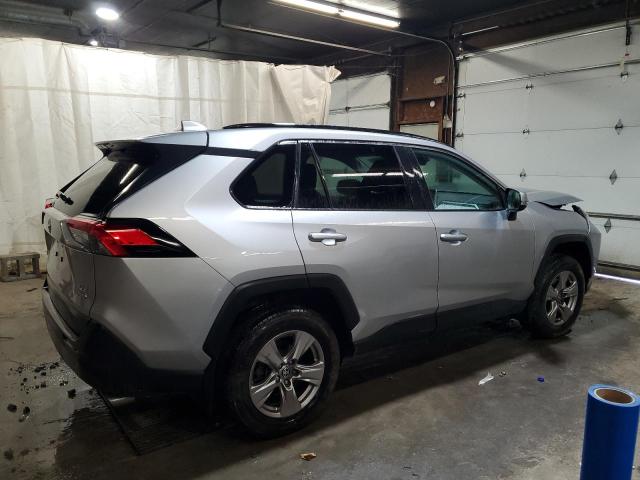 2T3P1RFV7PC376785 - 2023 TOYOTA RAV4 XLE ვერცხლისფერი ფოტო 3