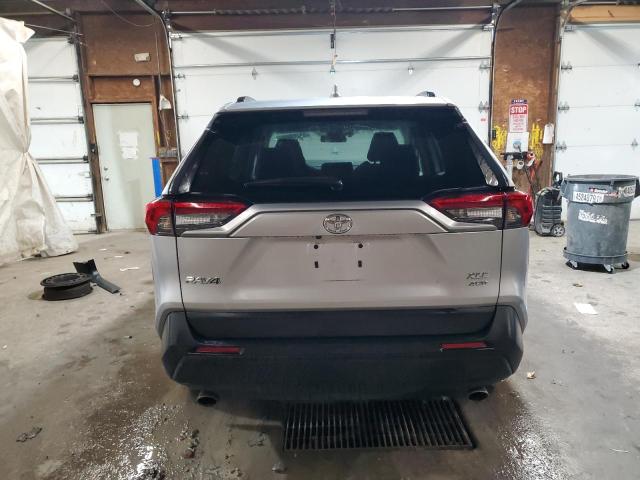 2T3P1RFV7PC376785 - 2023 TOYOTA RAV4 XLE ვერცხლისფერი ფოტო 6