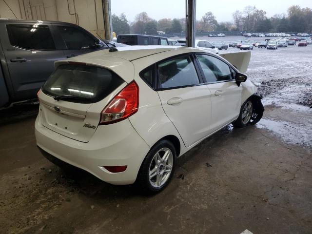 3FADP4EJXJM133536 - 2018 FORD FIESTA SE WHITE photo 3