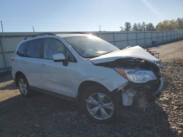 JF2SJAFC6FH585935 - 2015 SUBARU FORESTER 2.5I PREMIUM WHITE photo 4