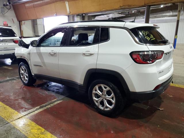 3C4NJDBNXRT110427 - 2024 JEEP COMPASS LATITUDE Beyaz fotoğraf 2