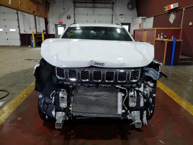 3C4NJDBNXRT110427 - 2024 JEEP COMPASS LATITUDE Beyaz fotoğraf 5