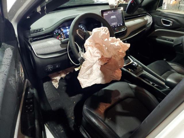 3C4NJDBNXRT110427 - 2024 JEEP COMPASS LATITUDE Beyaz fotoğraf 8