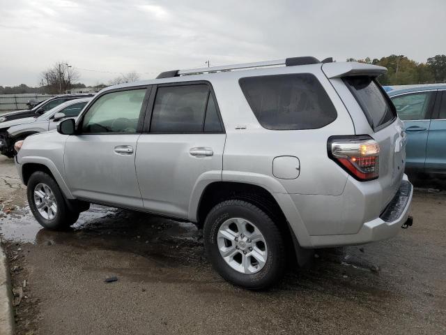 JTEBU5JR7K5662859 - 2019 TOYOTA 4RUNNER SR5/SR5 PREMIUM SILVER photo 2