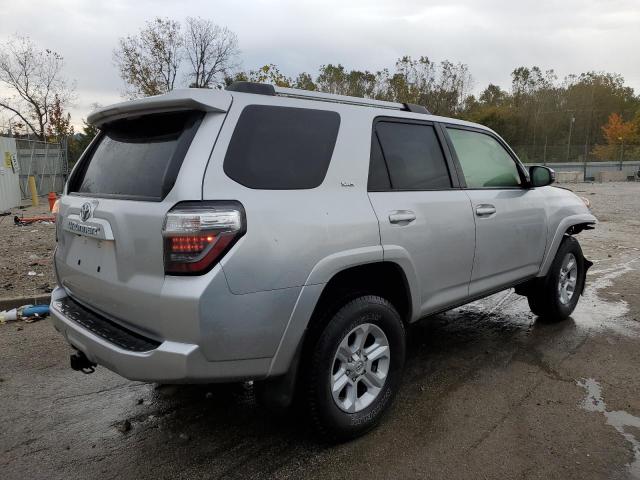 JTEBU5JR7K5662859 - 2019 TOYOTA 4RUNNER SR5/SR5 PREMIUM SILVER photo 3
