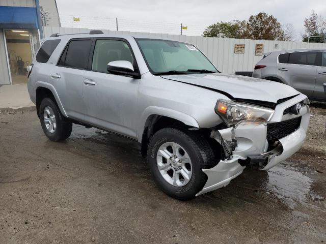 JTEBU5JR7K5662859 - 2019 TOYOTA 4RUNNER SR5/SR5 PREMIUM SILVER photo 4