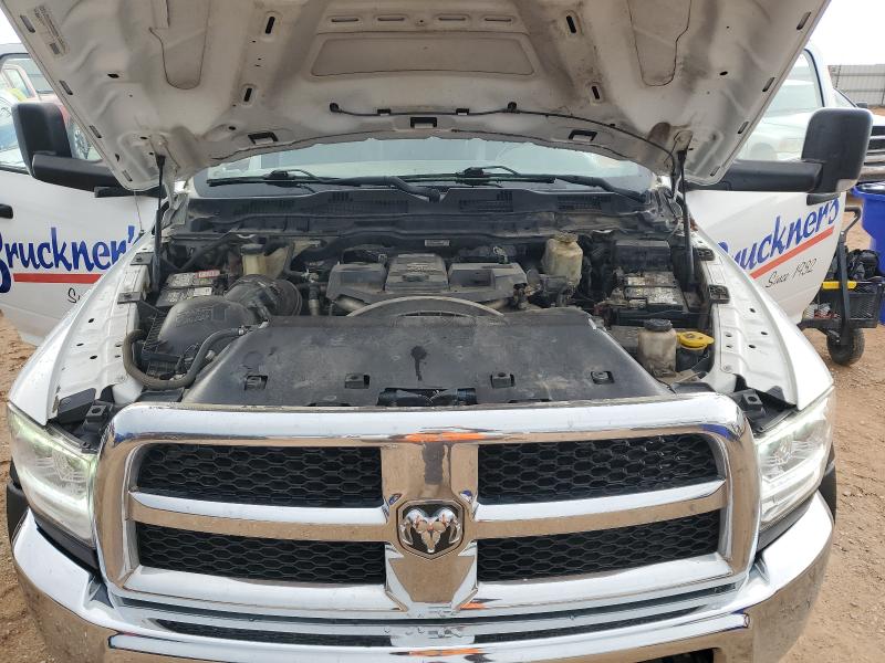 3C7WRMBL0JG175752 - 2018 RAM 5500 Ağ foto 11