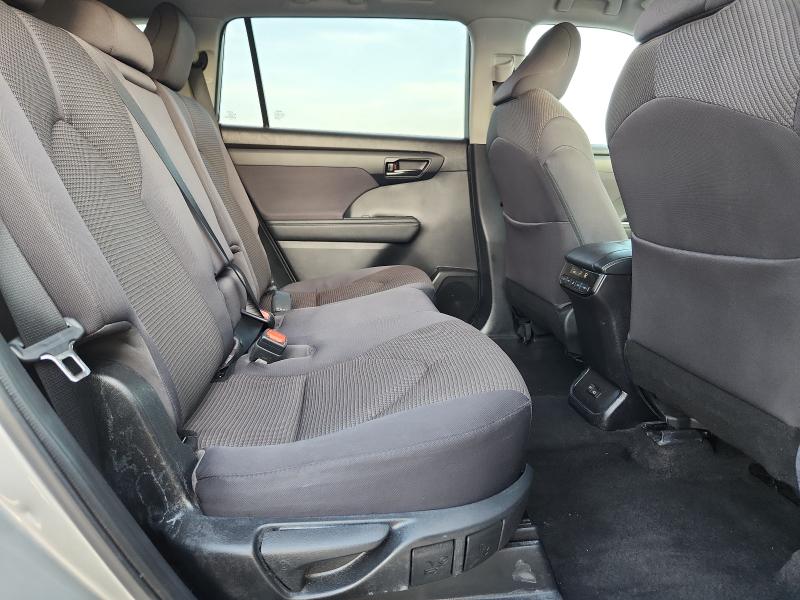 5TDKDRBH3PS031898 - 2023 TOYOTA HIGHLANDER L 银色 照片 11