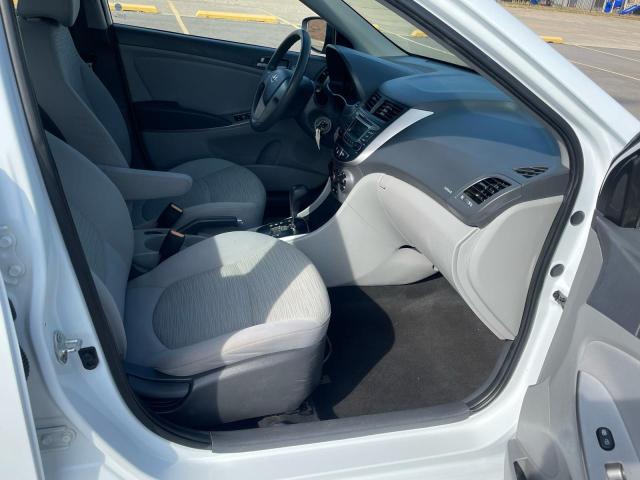KMHCT4AE1HU307800 - 2017 HYUNDAI ACCENT SE 白色 照片 5