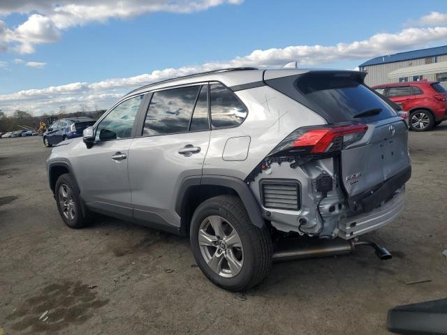 2T3P1RFV2RC473976 - 2024 TOYOTA RAV4 XLE SILVER photo 2
