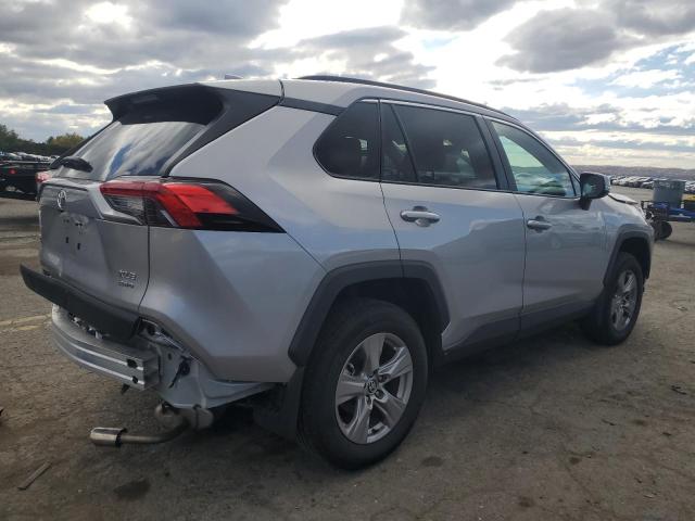 2T3P1RFV2RC473976 - 2024 TOYOTA RAV4 XLE SILVER photo 3