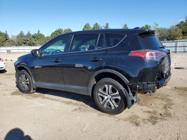 2T3BFREV1JW839734 - 2018 TOYOTA RAV4 LE შავი ფოტო 2