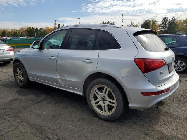 WA1MKAFP0AA037450 - 2010 AUDI Q5 PREMIUM PLUS SILVER photo 2