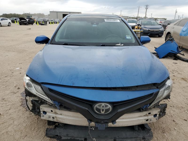 4T1BZ1HK4JU002558 - 2018 TOYOTA CAMRY XSE BLUE photo 5