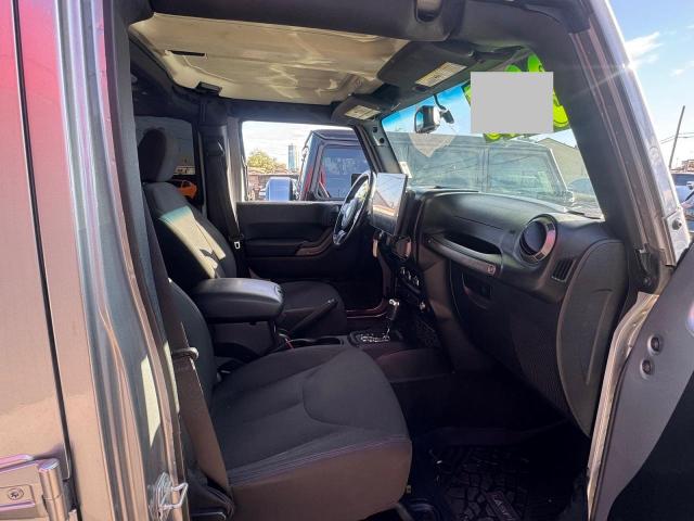 1C4BJWDG5JL926863 - 2018 JEEP WRANGLER U SPORT Silber Foto 5