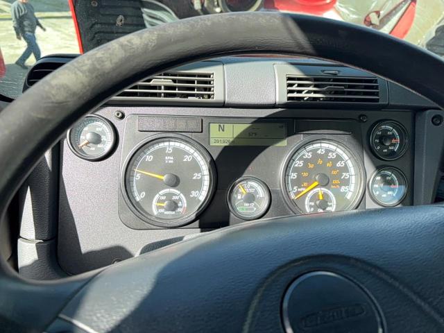 3AKJGEDR9JSJV0496 - 2018 FREIGHTLINER CASCADIA 1 წითელი ფოტო 11